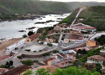 Placas reforçam segurança de barragens em Piranhas-AL em pontos de encontro e de rotas de fuga