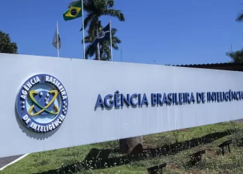 Lula demite diretor-adjunto da Abin