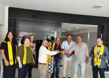 Academia de Letras de Paulo Afonso recebe as chaves do prédio do Espaço Cultural Raso da Catarina que será a sede da ALPA e do Memorial Abel Barbosa