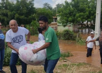 Em mais uma ação, força-tarefa da Prefeitura leva ajuda aos povoados atingidos pelas fortes chuvas
