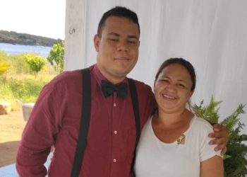 TV Bahia destaca morte de mãe e filho de 22 anos após casa pegar fogo em Paulo Afonso; filho mais novo conseguiu escapar pelo telhado