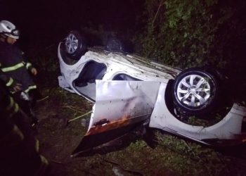 Capotamento na BR 423 mobiliza equipes do SAMU e Corpo de Bombeiros de Paulo Afonso