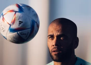 Justiça da Espanha concede liberdade provisória ao baiano Daniel Alves sob fiança de R$ 5,4 milhões