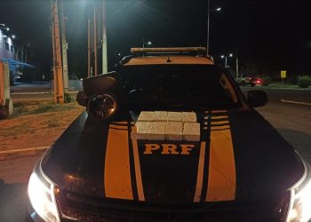 PRF apreende 8 Kg de cocaína escondidos na caixa de som de um veículo em Paulo Afonso (BA)