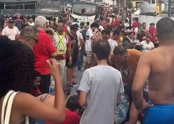 Subiu para sete o número de pessoas mortas em acidente com micro-ônibus durante procissão em PE