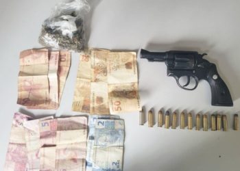 Rondesp Nordeste realiza apreensão de arma de fogo e drogas em operação em Rodelas-BA