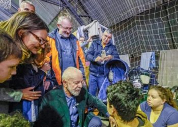 Governo Lula anuncia Pix de R$ 5.100 para famílias atingidas por enchentes do RS