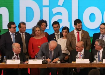 Lula sanciona taxação de compras internacionais de até US$ 50