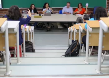 Fim da greve após 70 dias: professores e técnicos de universidades federais assinam acordo