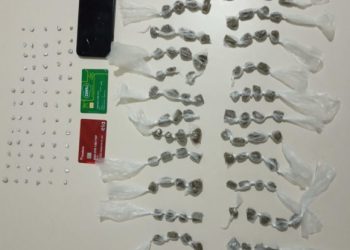 Suspeito recentemente liberado do presídio é preso após ser flagrado com 90 trouxinhas de maconha e 73 pedras de crack