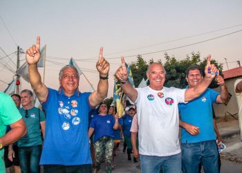 Marcondes Francisco e Anilton realizam porta a porta no Bairro Tancredo Neves