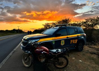 Motocicleta roubada é recuperada durante abordagem na BR 235, em Canudos (BA)