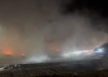 Incêndio em lixo é controlado por equipe do Corpo de Bombeiros em Paulo Afonso