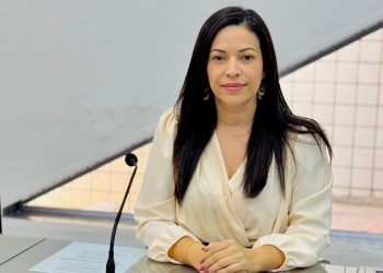 “A eleição acabou, mas a população precisa ter os serviços básicos garantidos”, cobra Evinha sobre descasos da gestão, após derrota