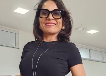 Professora de Cipó-BA acerta tema da redação do Enem e é recebida com aplausos pelos alunos