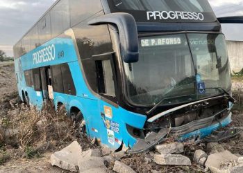 Acidente com ônibus da Progresso deixa passageiros feridos e sem assistência no percurso Paulo Afonso-Recife, denuncia usuária