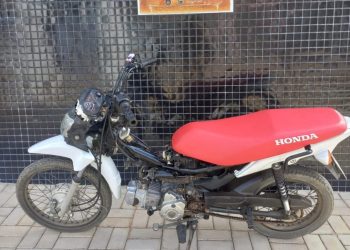 Homem é conduzido à delegacia em Jeremoabo por receptação de motocicleta roubada; placa era registrada em Paulo Afonso