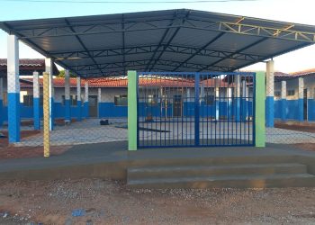 Prefeitura de Glória-BA inaugura escola moderna e entrega 1 km de calçamento no Povoado Cerquinha
