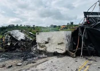 Trágico acidente com ônibus que ia de São Paulo para a Bahia deixa 41 mortos na BR-116
