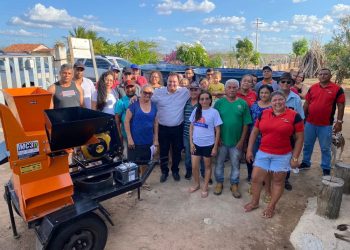 Vereador Valmir Rocha realiza entrega de equipamentos para associação do Angico com apoio do deputado Daniel Almeida