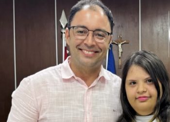 Mário Galinho apresenta a primeira servidora pública com Síndrome de Down da Prefeitura de Paulo Afonso