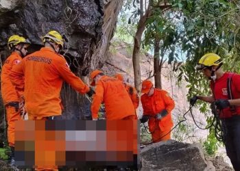 Bombeiros resgatam corpo de morador de Paulo Afonso embaixo da ponte metálica