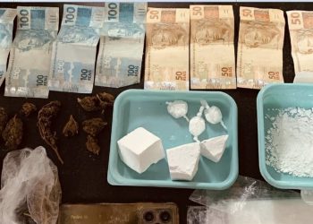 Operação “Cidade Segura”: PM prende homem em moto por tráfico de drogas no centro de Paulo Afonso