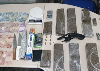 Suspeito é preso com revólver .38, drogas e diversos materiais de tráfico em Paulo Afonso