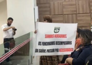 Trabalhadores da Saúde protestam na Câmara de Paulo Afonso por pagamento de rescisões; veja posição da Prefeitura
