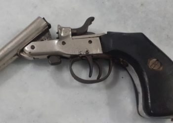 Polícia contém homem em surto psicótico e apreende arma de fogo em Jeremoabo-BA