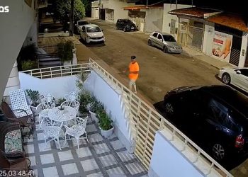 Câmera de segurança flagra furto de cadeira de balanço no centro de Paulo Afonso; veja imagens!