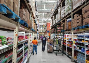 Lojas fecham e supermercados podem abrir parcialmente no feriado de 1º de maio em Paulo Afonso