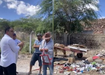 Prefeito Mário Galinho aborda carroceiros e propõe diálogo contra descarte irregular de lixo e entulho