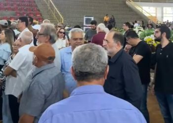 Velório de Luiz de Deus: esposa dona “Didi” revela última conversa e sanfoneiro Luanderson homenageia com música