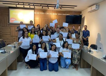 Vereador Valmir Rocha entrega mais de 40 certificados de qualificação profissional na área de turismo em Paulo Afonso