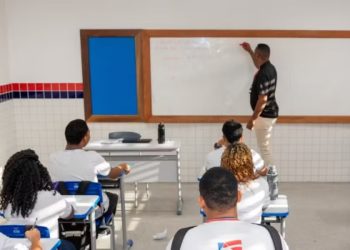 Governo da Bahia abre mais de mil vagas para professores, inclusive em Paulo Afonso e região; veja como se inscrever