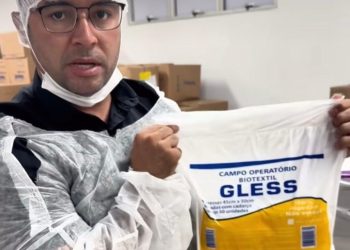 Após denúncia de internauta, Galinho faz visita ao Hospital Nair Alves e rebate críticas sobre falta de medicamentos: “Fake news destrói um governo”