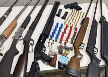 Dois suspeitos são detidos com armamento pesado em Ribeira do Pombal-BA