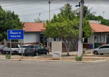 Mulher é presa por agredir a filha durante crise de abstinência em Paulo Afonso