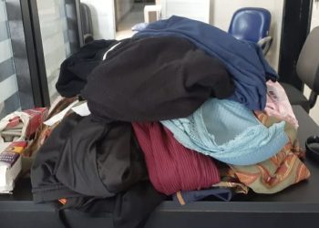 Mulher é conduzida à delegacia após furto em loja no centro de Paulo Afonso