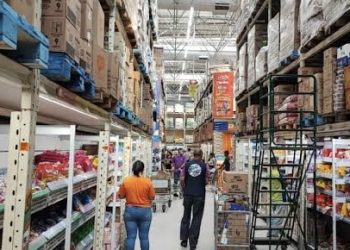 Lojas e supermercados não abrem na segunda (8), feriado do Comerciário após a Copa Vela