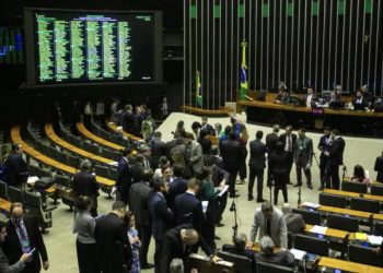 PEC da Blindagem e Urgência de Anistia: Deputados com base em Paulo Afonso se dividem em votações polêmicas na Câmara