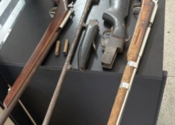 PM apreende armas de fogo em imóvel abandonado na zona rural de Paulo Afonso