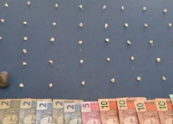 PM realiza prisão de dois homens por tráfico de drogas no centro de Glória-BA