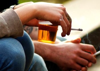 Como deixar de fumar, de beber, de cheirar [Introdução, tradução do francês e fecho por Francisco Nery Júnior]