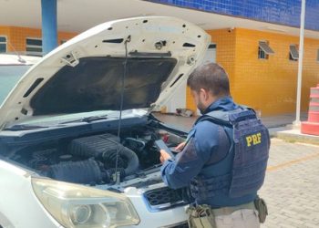 Durante fiscalização na BR-110 em Paulo Afonso (BA), PRF recupera veículo Chevrolet/S10 roubado em PE