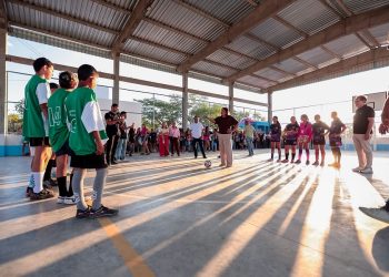 Ziane Costa inaugura quadra poliesportiva no Povoado Gangorra durante programação de Emancipação Política de Delmiro Gouveia