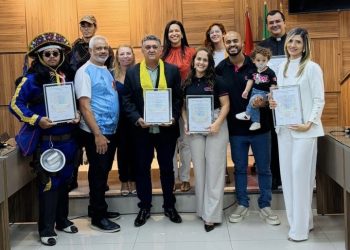 Vereadora Evinha realiza solenidade de entrega de Moções de Aplausos na Câmara Municipal de Paulo Afonso