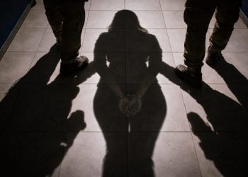 PM detém mulher por furto em estabelecimento comercial no centro de Paulo Afonso