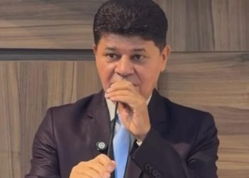 Familiares e amigos se despedem de Diego Amaro e cobram justiça; vítima foi assassinada em Glória-BA